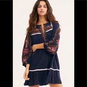 Free People beautiful embroidered mini dress. (S)